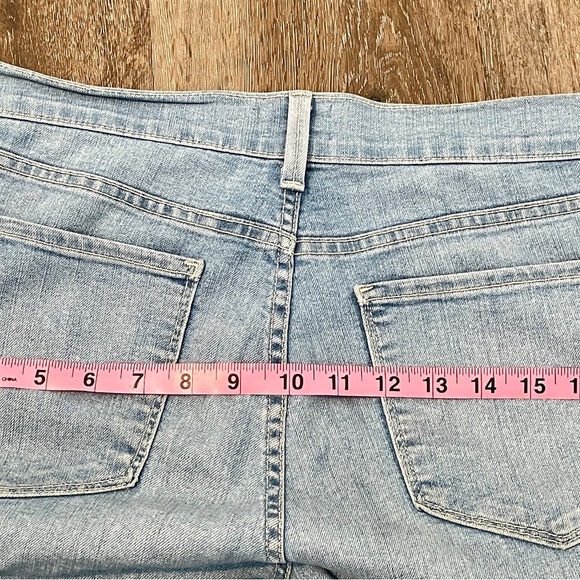 NYDJ Ariel Crop Jeans with Embellished Hem Light Wash. Size 6 - Picture 7 of 10